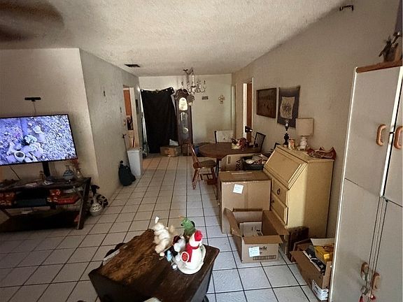 4th image of 1873 Winkler Ave