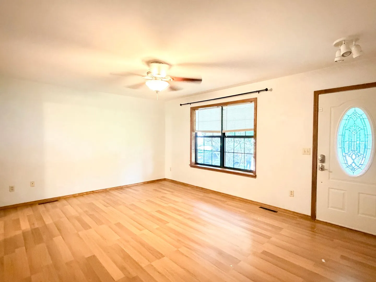 Single Family Home For Rent — Photo 4