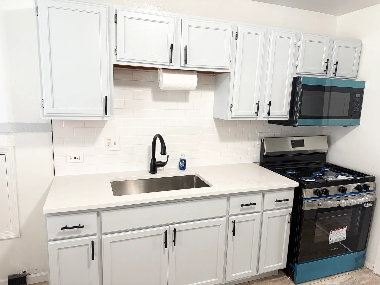 2 bed, 834 sqft, $1,350 — Photo 2