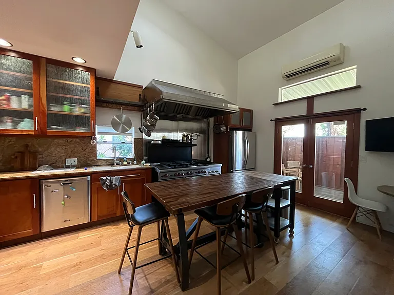 560 Westminster Ave #2 — Photo 13