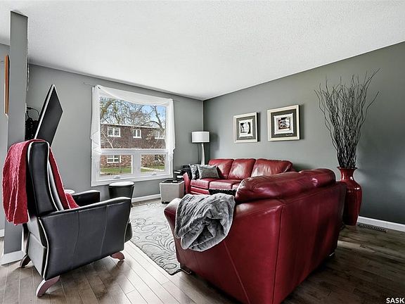 4th image of 35 Spruceview ROAD