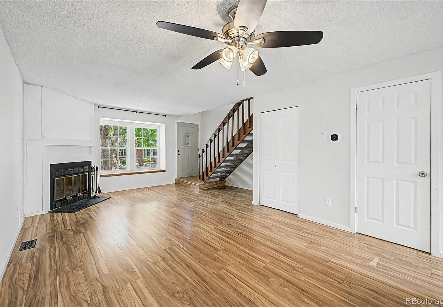 2 bed, 1.5 bath, 992 sqft, $2,000 — Photo 2