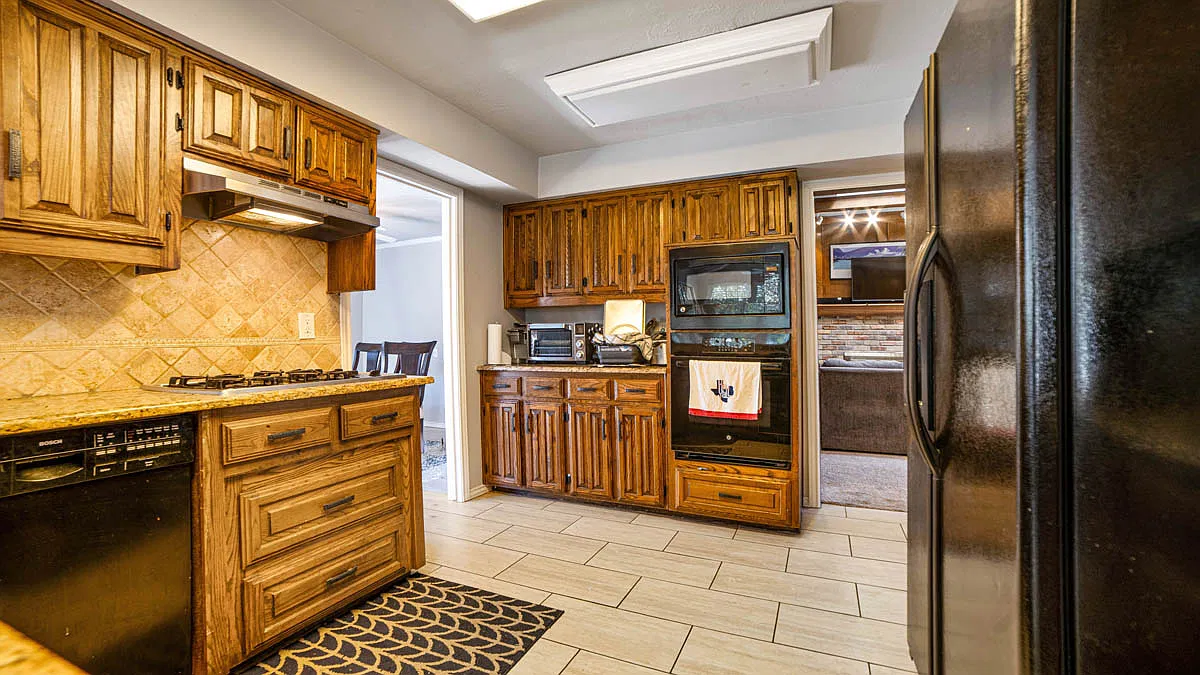 5 bed, 2463 sqft, $650 — Photo 4