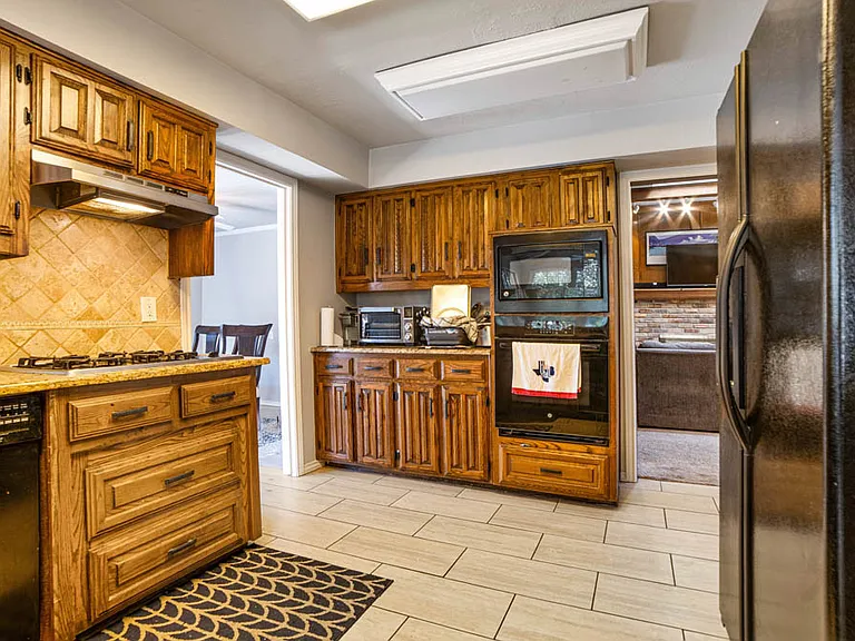 3804 Matterhorn Dr — Photo 4
