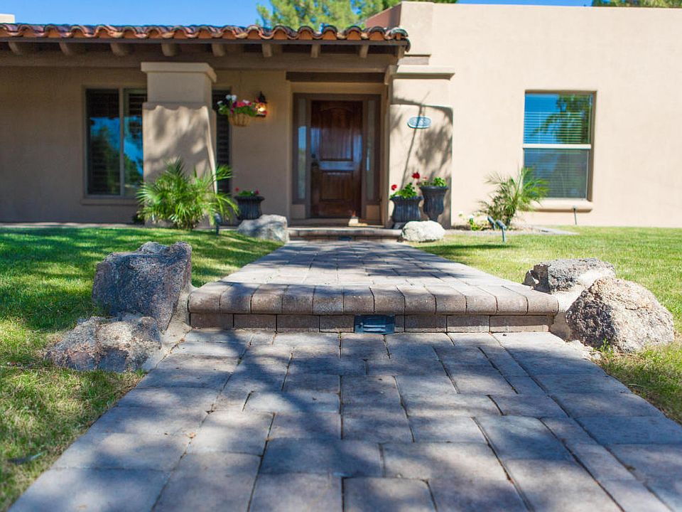 2nd image of 8068 E Del Acero Dr