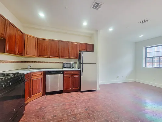 Rented by RENTBK LLC | media 11