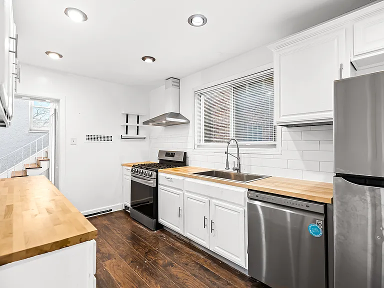 17151 Pennington Dr — Photo 2