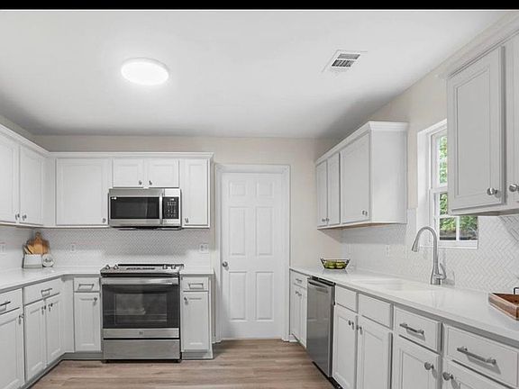 5th image of 86 Hamilton Grove Dr