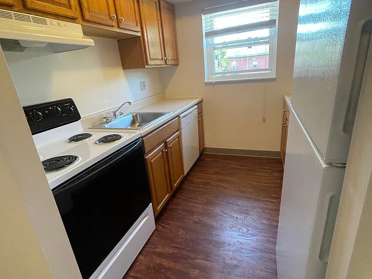 360 Maryland Ave — Photo 41