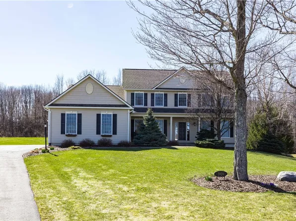 3924 Aquinnah Heights Dr, Marcellus, NY 13108
