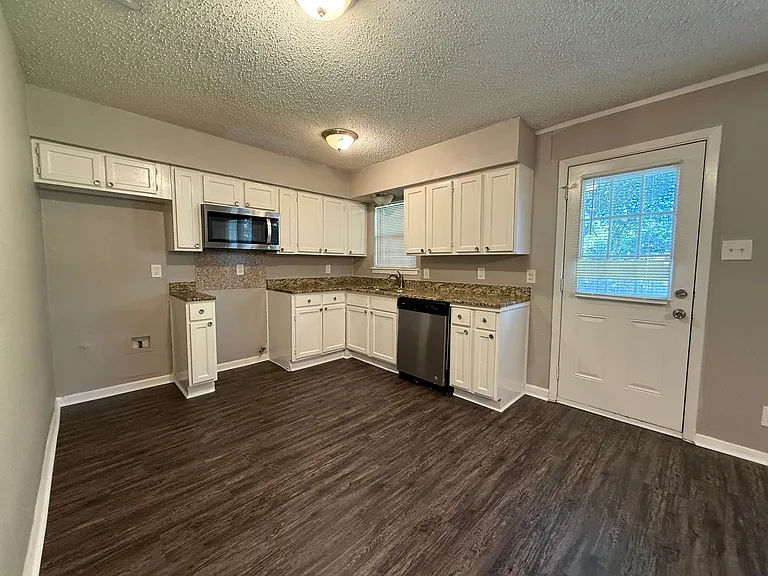303 Ridgefield Cir — Photo 6