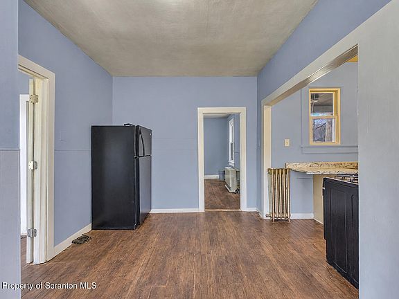 5th image of 1019 S Webster Ave