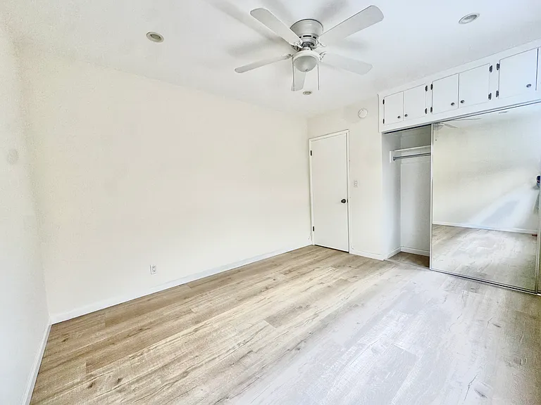 Bedroom, closet & extra storage
