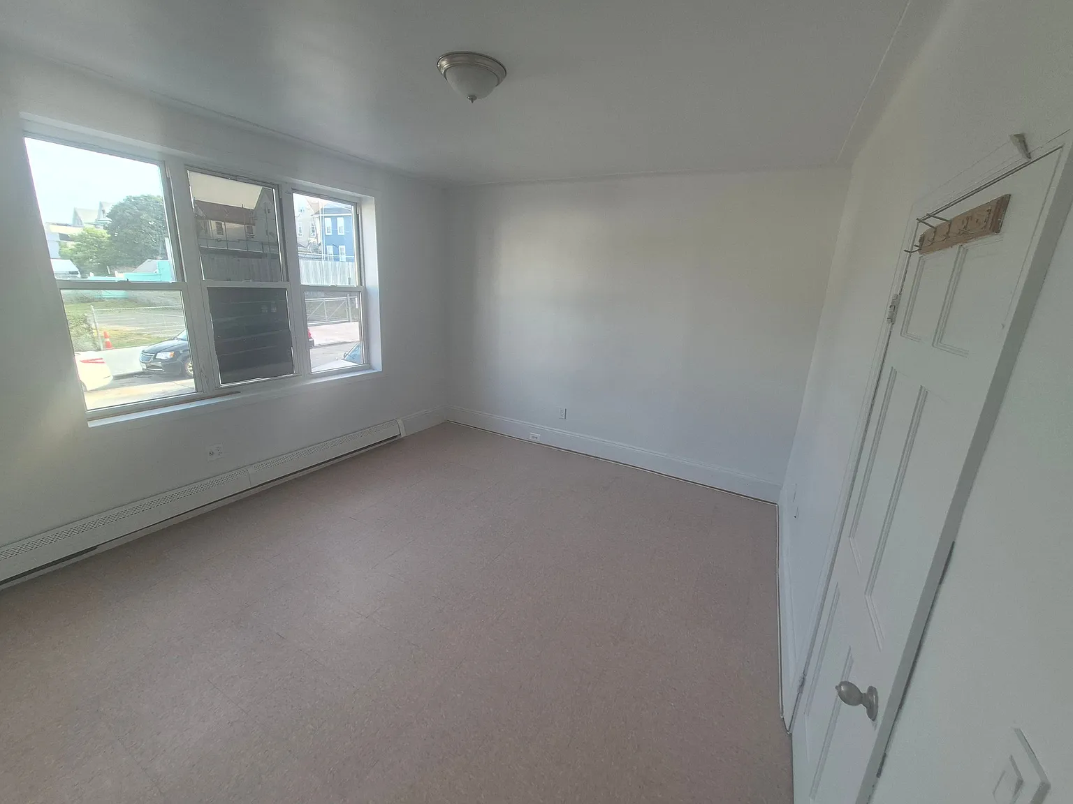 East Elmhurst Apt For Rent — Photo 4