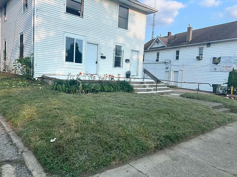 2218 Catalpa Dr #2 — Photo 9