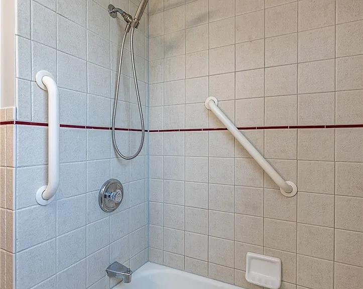 8221 Pelham Dr — Photo 23