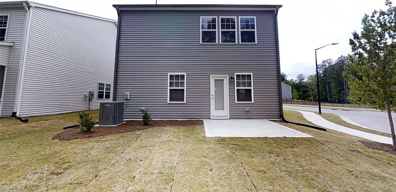 4 bed, 2150 sqft, $2,450 — Photo 2