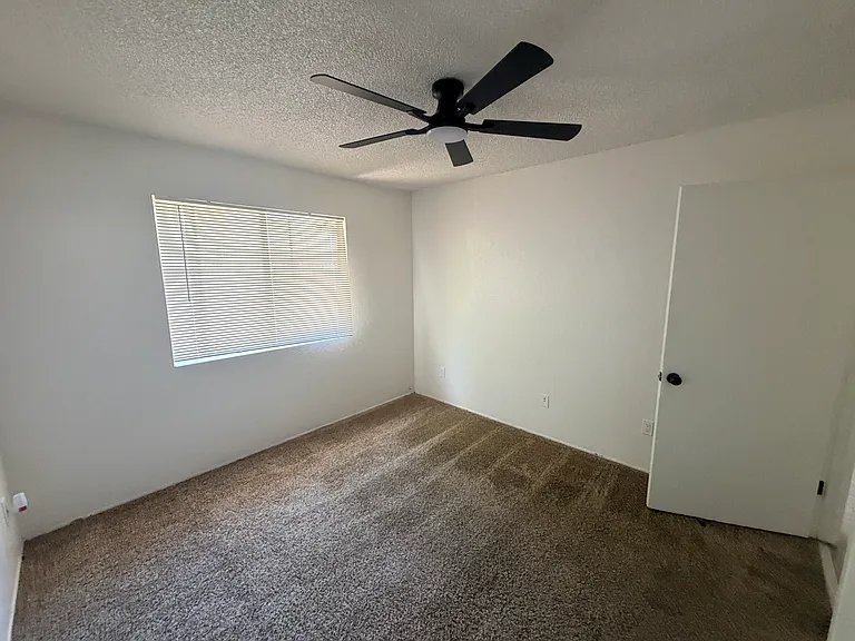 8000 N Laurelglen Blvd #B — Photo 11
