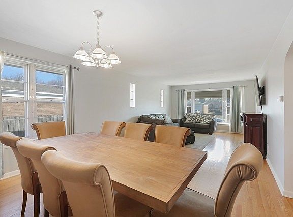 4th image of 2642 Park St