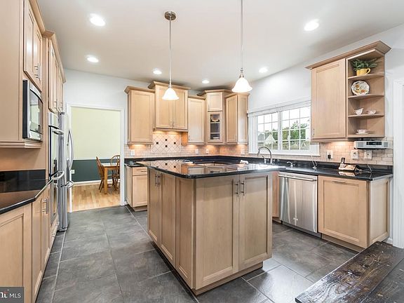 4th image of 1 Dorchester Ct