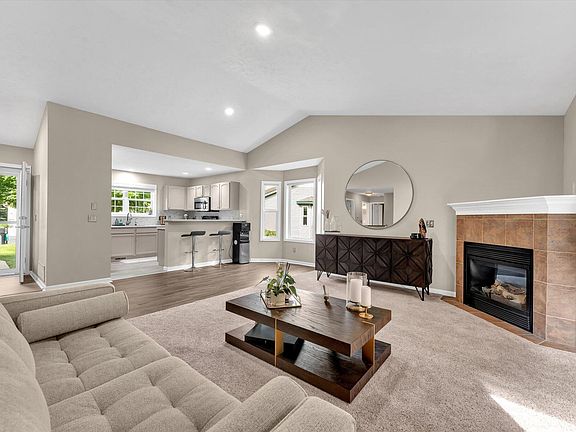 5th image of 6690 Green Valley Ct SE