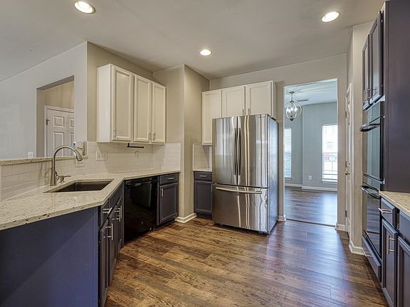 3rd image of 135 Castleton Cir