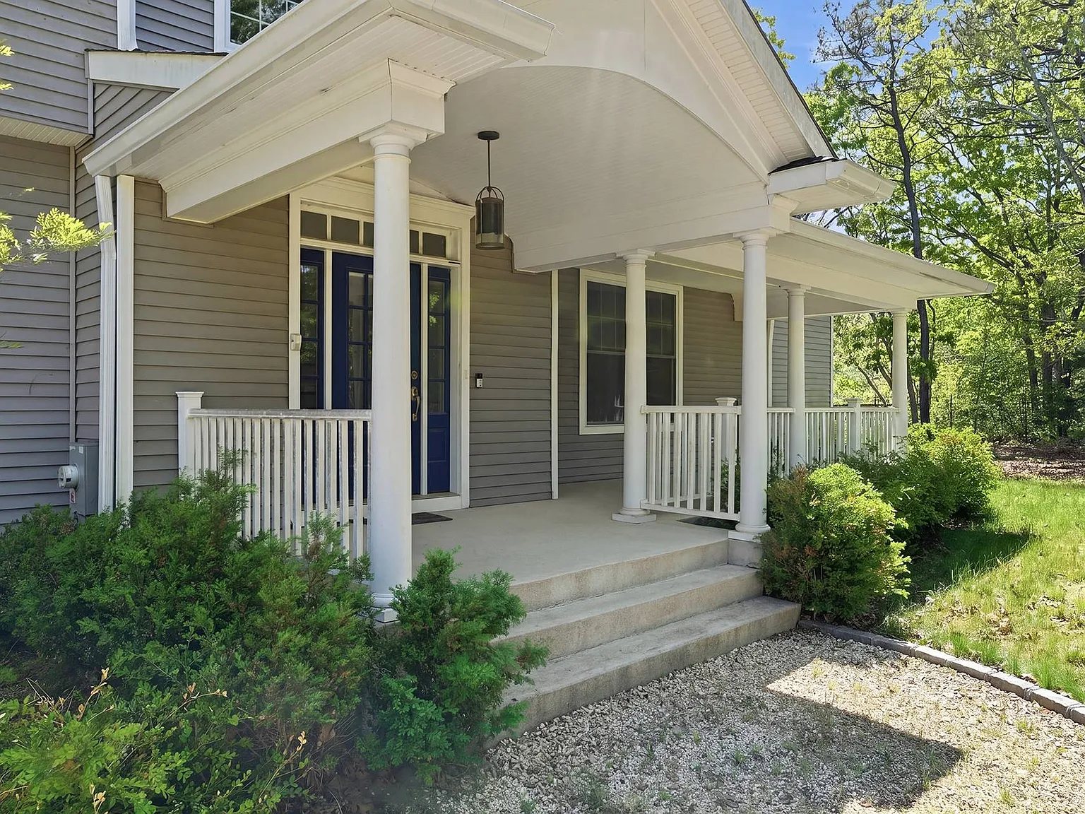 Modern Transitional Retreat — Photo 2