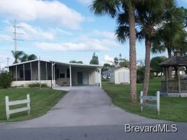 8125 Woods Trl, Micco, FL 32976