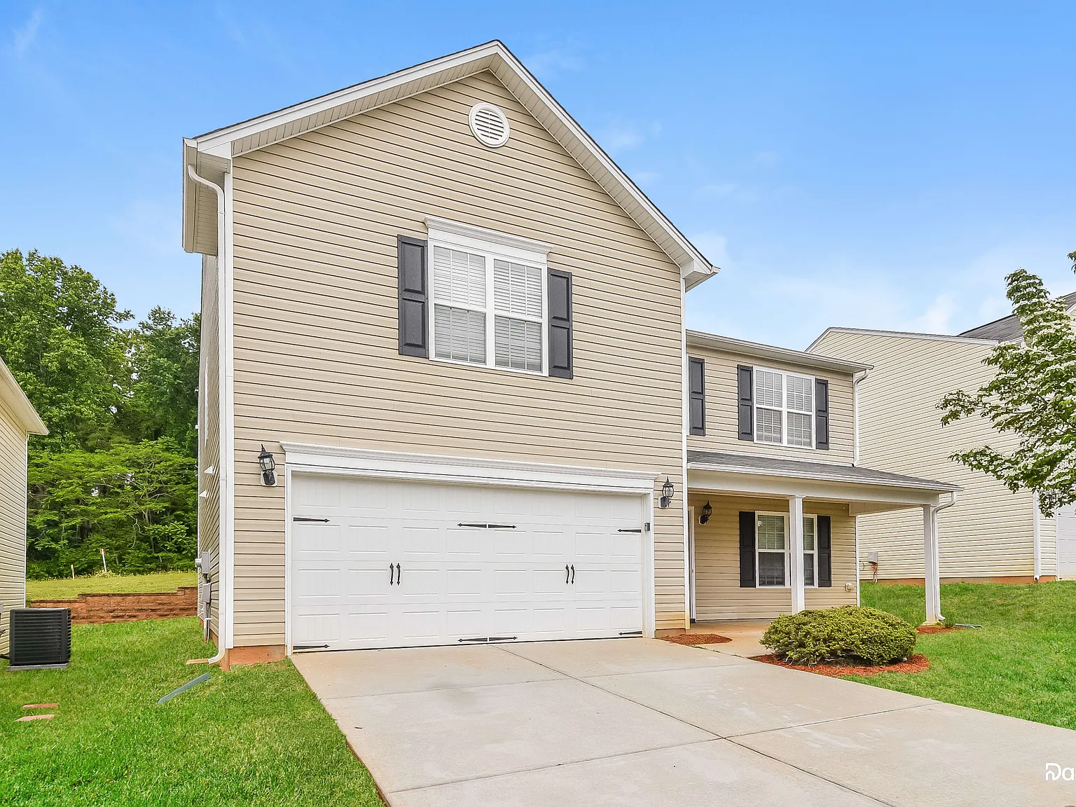 3 bed, 2.5 bath, 2760 sqft, $2,360 — Photo 3