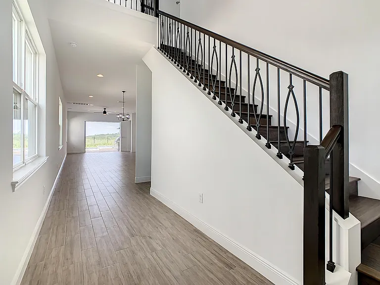 15707 Vetta Dr — Photo 3