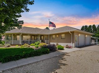 1751 200th St, State Center, IA 50247