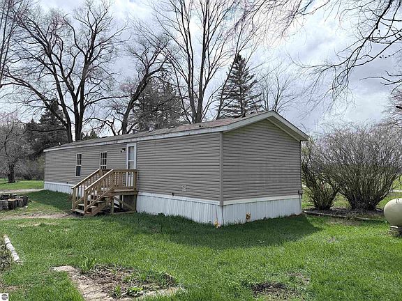 5th image of 6542 N Geneva Rd