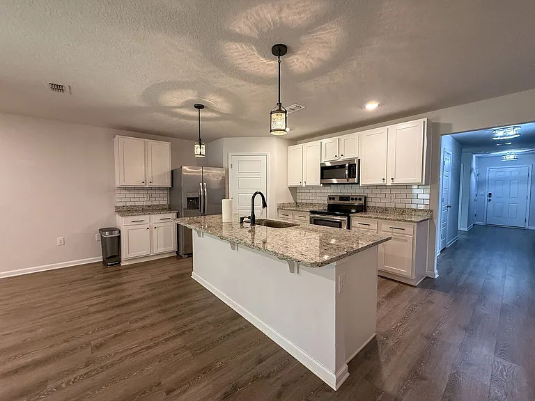 6352 Burrow Ln — Photo 3