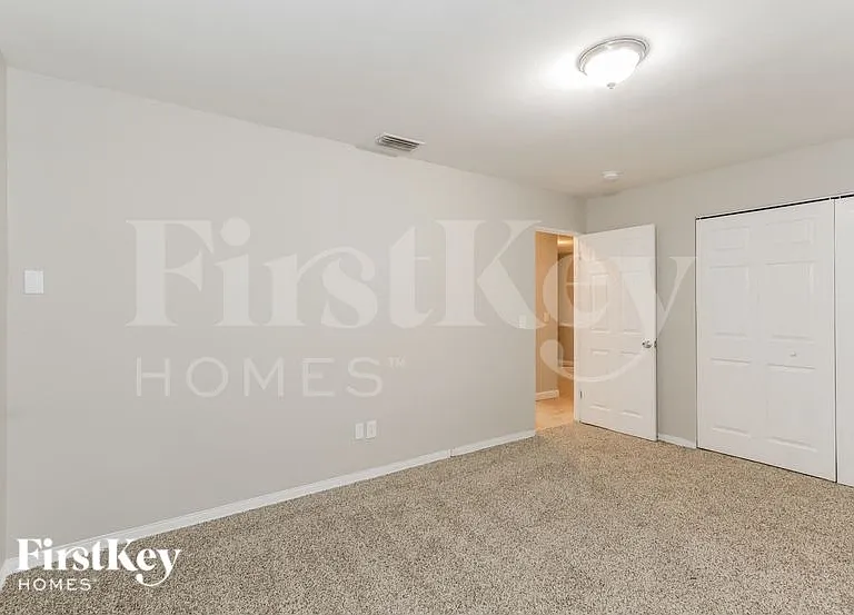 1795 Suffolk Dr — Photo 12