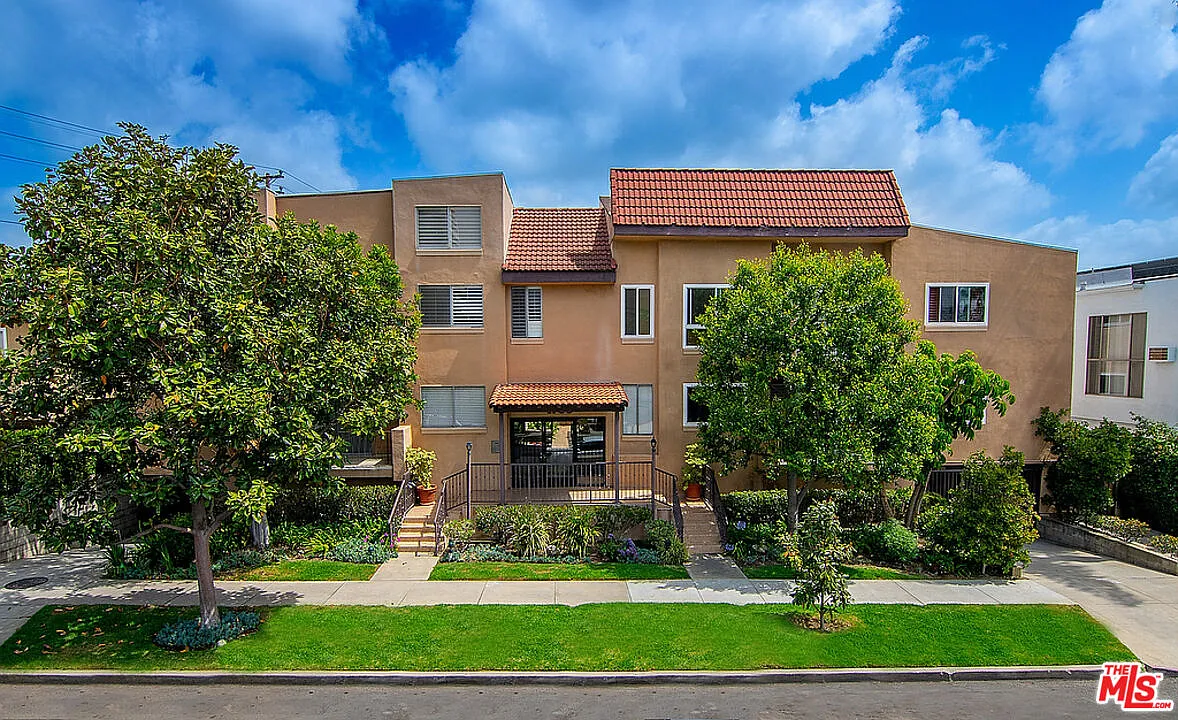 2 bed, 2.0 bath, 995 sqft, $4,000 — Photo 1