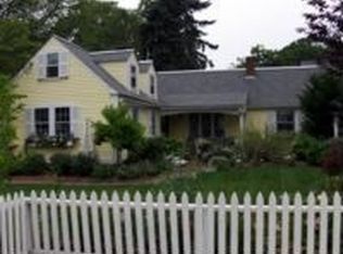 14 Fountain St, North Kingstown, RI 02852