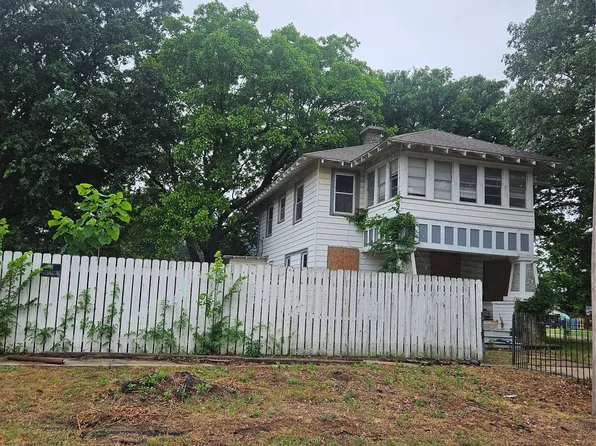 124 E 2nd St, Stroud, OK 74079