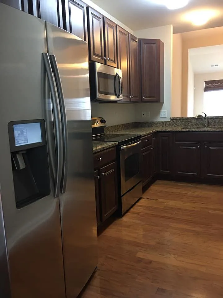 3 bed, 2.5 bath, 2163 sqft, $2,500 — Photo 3