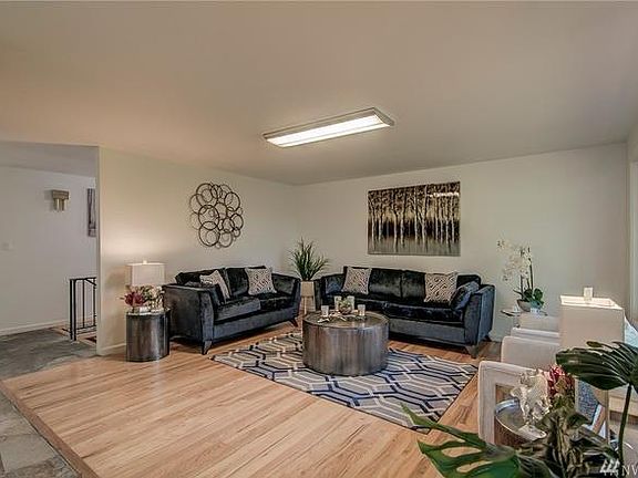 Living Room (Main)