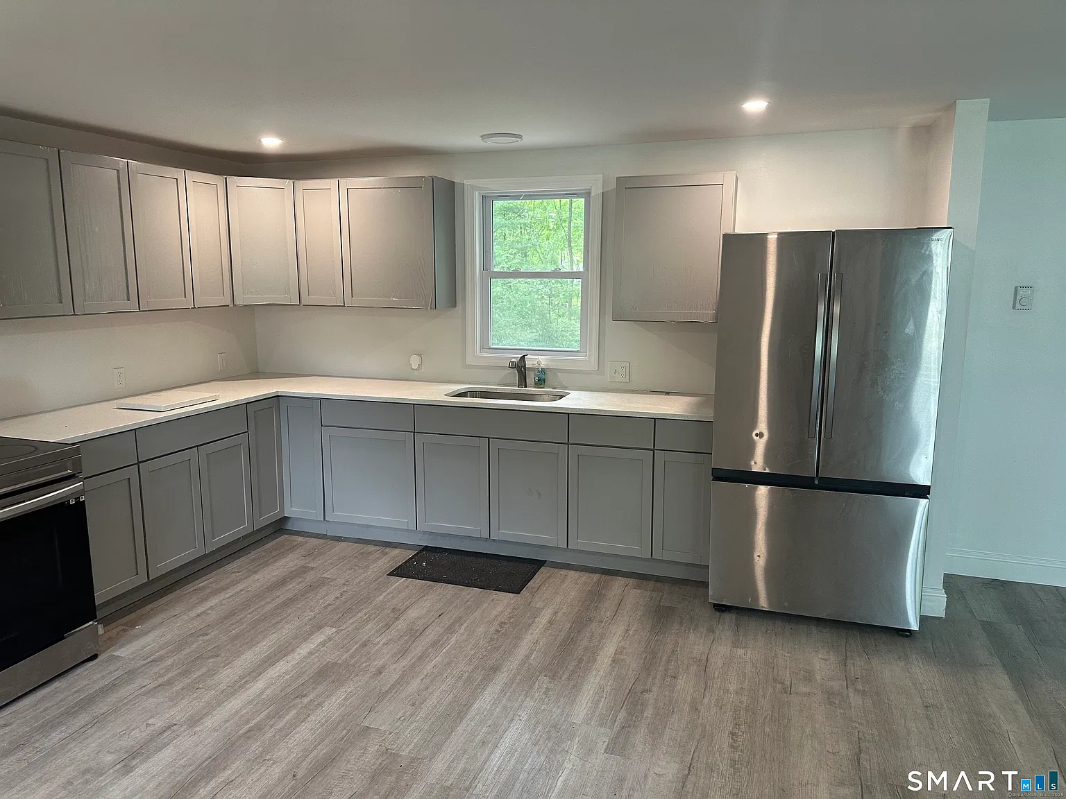 3 bed, 1.0 bath, 1274 sqft, $2,600 — Photo 3