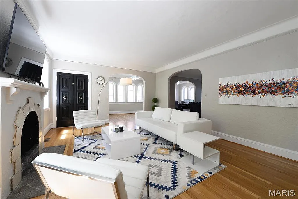 4 bed, 3.5 bath, 3018 sqft, $4,700 — Photo 3