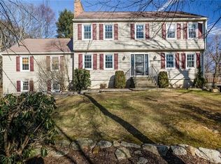 19 Crabapple Ln, Sandy Hook, CT 06482