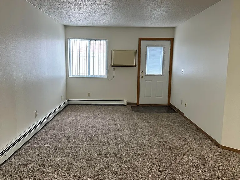 Dakota E & W Apartments — Photo 48