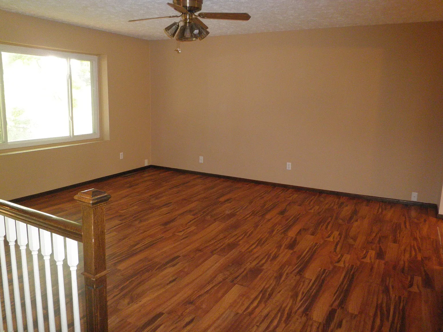 4 bed, 2.5 bath, 1560 sqft, $1,800 — Photo 2