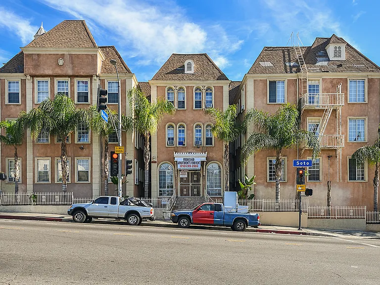 Soto Rose Apartments — Photo 43