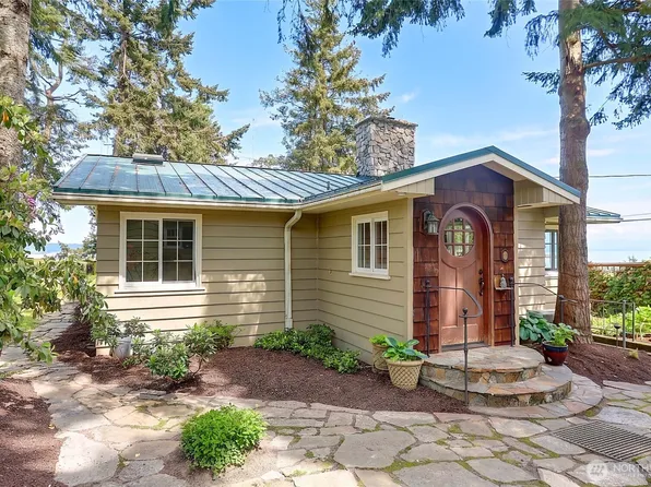 386 Shore Drive, Camano Island, WA 98282