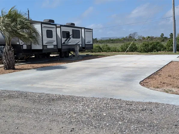 4002 Highway 6, Hitchcock, TX 77563