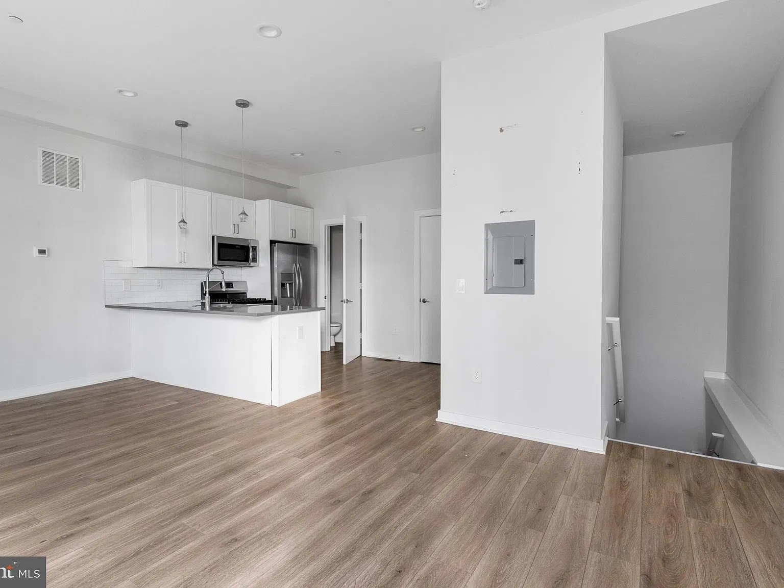 1 bed, 1.5 bath, $1,665 — Photo 4