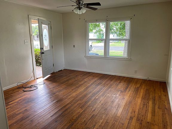 2nd image of 100 & 106 W Avenue A