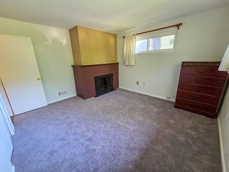 305 Hillsboro Dr — Photo 8